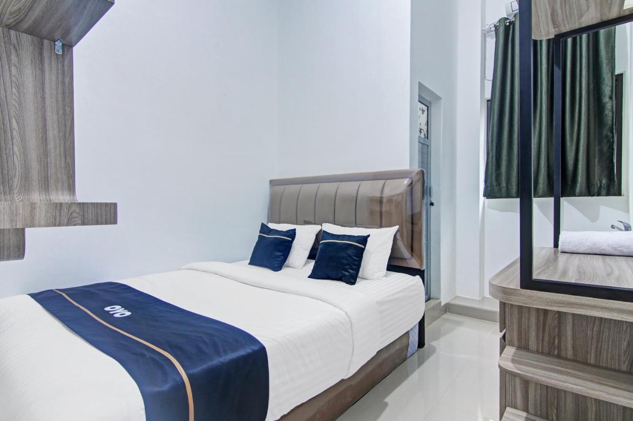 Oyo 90704 Nabila Residence Syariah Padang  Eksteriør billede