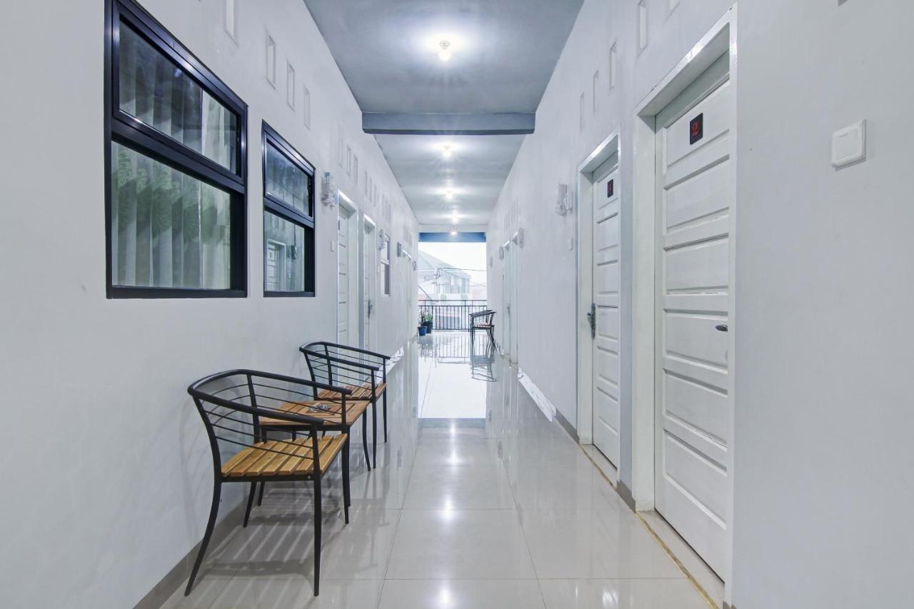 Oyo 90704 Nabila Residence Syariah Padang  Eksteriør billede