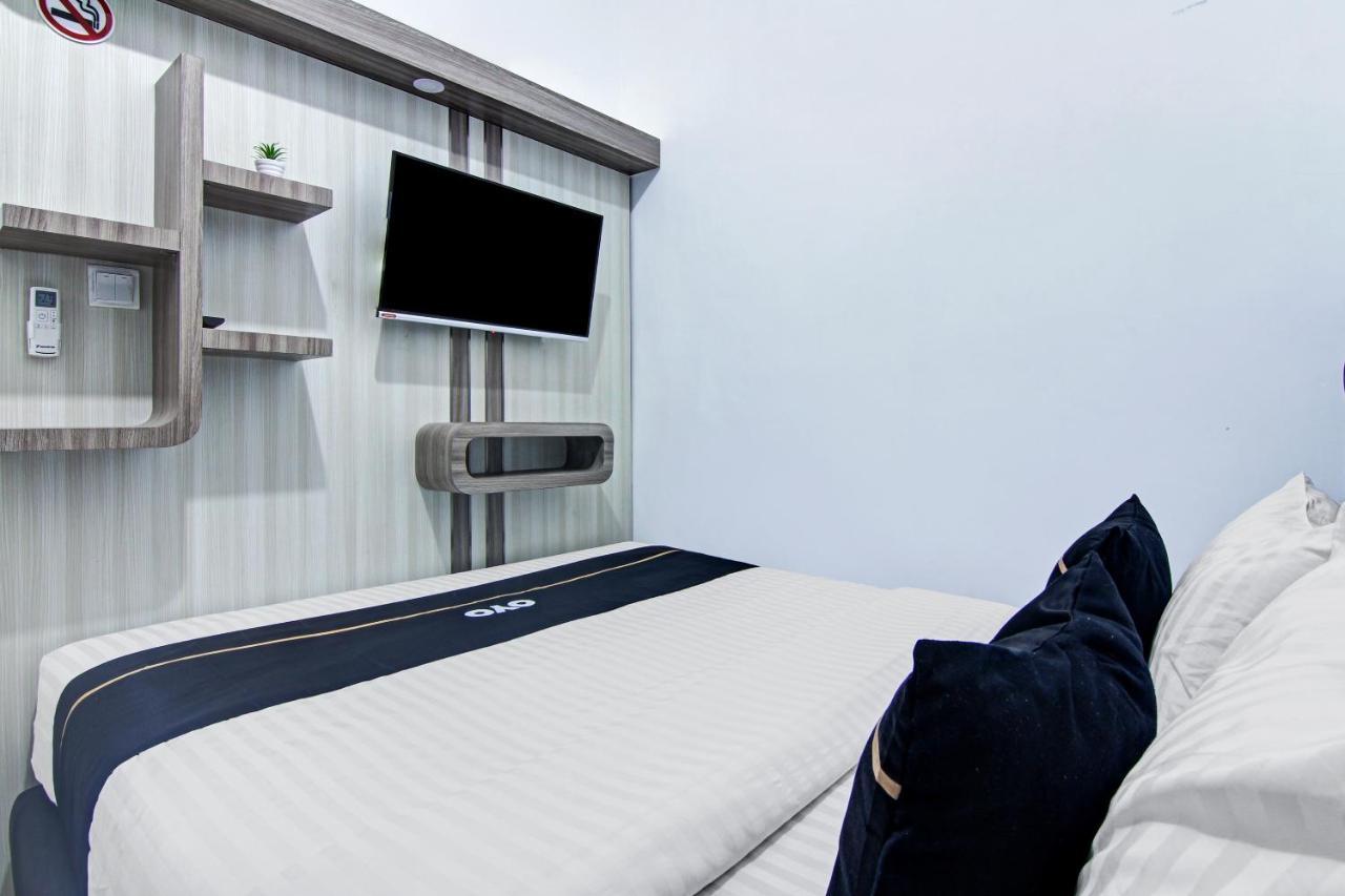 Oyo 90704 Nabila Residence Syariah Padang  Eksteriør billede